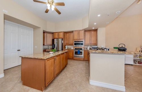 Laurel Condo | Waterview condo in ideal location