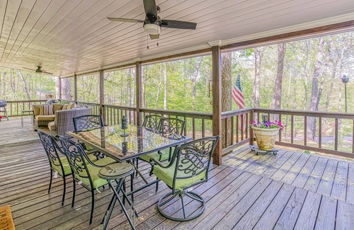 Counce House | Waterview home in heart of Pickwick! 3bd + loft, sleeps 8. Steps from the water!