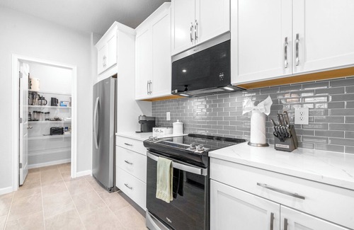 Lutz House | Waterview Luxury Retreat for 12!