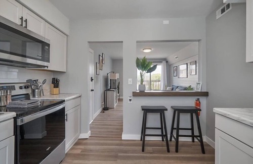 Cottage Line Apartment | *Waterview/Pool* Coastal Breeze Suite @ Salt & Sea