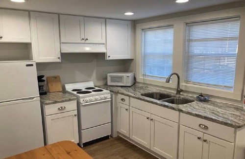 Swansboro Apartment | Waterview Swansboro Pelican #1. One block from everything! Cozy 1 Bdrm/1Bth.