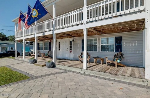 Swansboro Apartment | Waterview Swansboro Pelican #1. One block from everything! Cozy 1 Bdrm/1Bth.