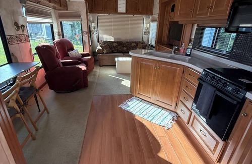 Victoria Harbour House | Waterview Trailer on Georgian Bay w/kayaks and paddleboard and sandy beach