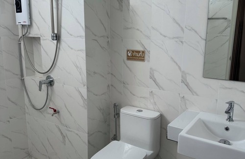 Tha Yang Hotel | Wattana House