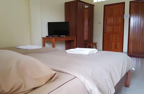 Tha Yang Hotel | Wattana House