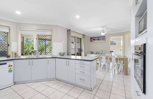 Eli Waters House | Wattlebird Lane Sunny Family Friendly Abode