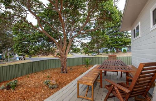Callala Beach House | Watts Haus Pet Friendly 5 Mins Walk to Beach