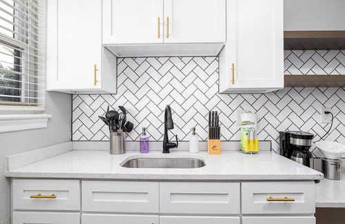 Bayview Apartment | Wave Suite /Right on the Beach!
