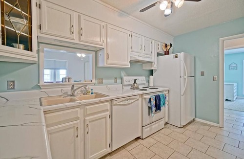 Yaupon Beach Cottage | Wave Wonder’s- Wonderful Ocean Views