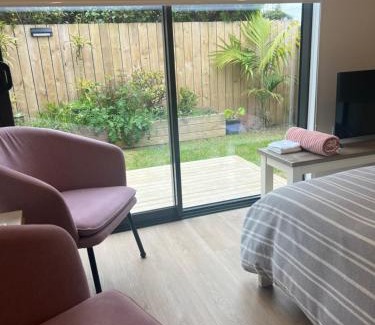 Orewa Apartment | Waverly Place - Unique One Room Apartment