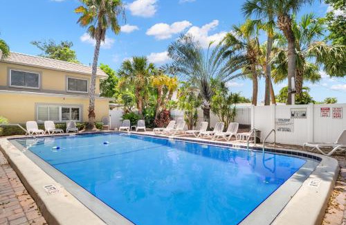 St. Pete Beach Apartment | Waves 18
