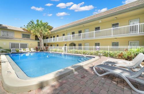 St. Pete Beach Apartment | Waves 18