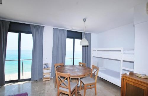 Montgat Apartment | Waves and sky
