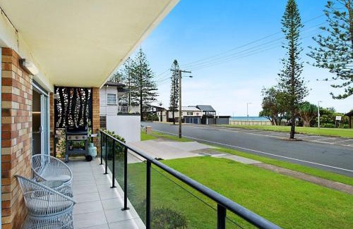 Bilinga Apartment | Waves at North Kirra