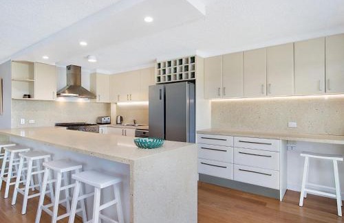 Bilinga Apartment | Waves at North Kirra