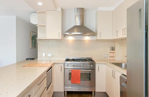 Bilinga Apartment | Waves at North Kirra