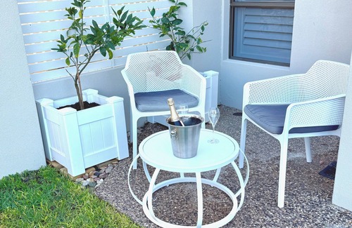 Burns Beach Apartment | Waves - couples retreat by the beach