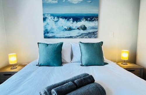 Redhill Apartment | Wavescape Surfers Lookout Stay