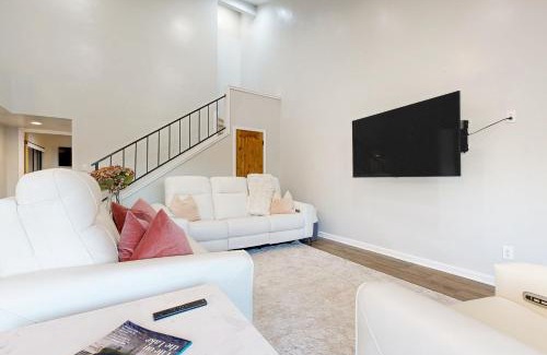 Horseshoe Bay Apartment | Way to the Bay