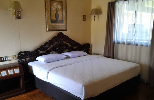 Kundasang Hotel | Wayn Zen Rose Cabin