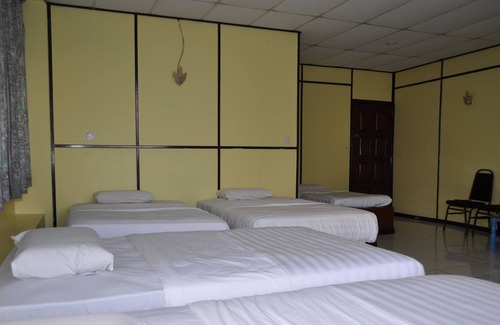 Kundasang Hotel | Wayn Zen Rose Cabin