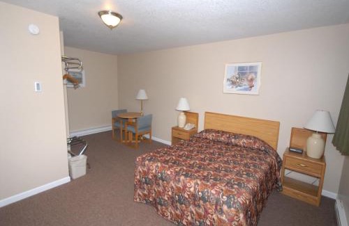 St Ignace Hotel | Wayside Motel