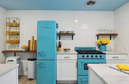 Wayzata House | Wayzata Colorful Home w/Office!