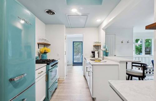 Wayzata House | Wayzata Colorful Home w/Office!