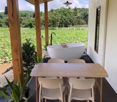 Huai Makhuea Som Hotel | WC Coffee&ไร่หวานซึ้ง