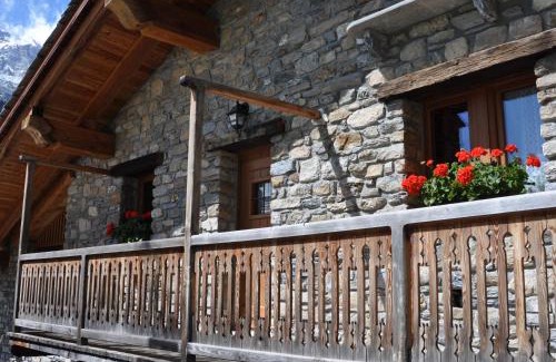 Courmayeur Apartment | We are 4810 Chalet aux pieds du Mont-Blanc Mansarda