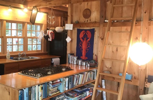 Seal Cove Cottage | WE DO NOT ACCEPT 2026 RESERVATIONS UNTIL JANUARY
