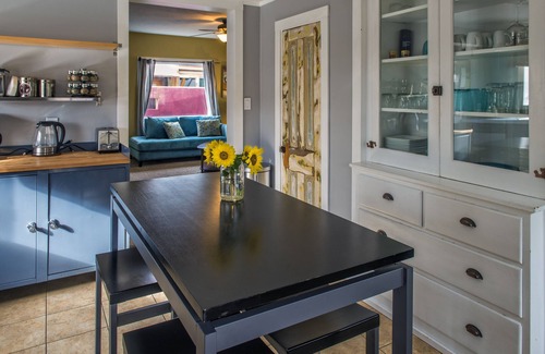 Salida House | We have A/C! Relax in the hot tub! modern design, family and pet friendly!