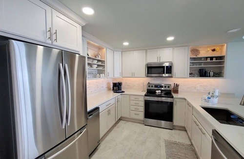 Orange Beach East Condo | WE HAVE A FEW SEPT + NOV DATES! 2/2, BALCONY w/SPLENDIFEROUS VIEWS!