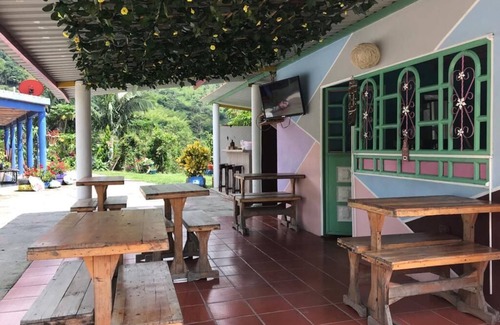 Vergara House | We offer a family atmosphere, surrounded by lots of nature and natural pools