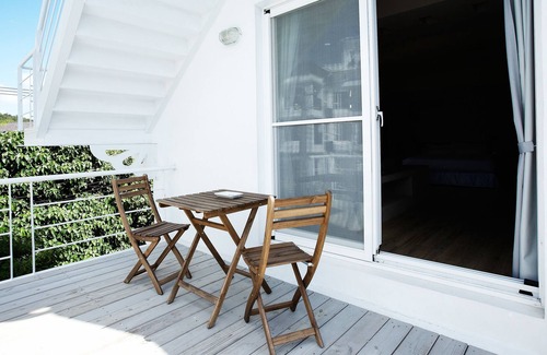 Sail Rock Beach Bed & Breakfast | We Stay Inn