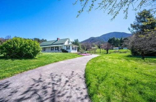Wears Valley House | Wears Valley Farmhouse with lovely views