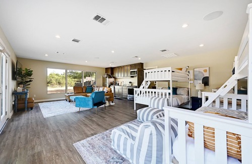Austin House | Wedding Guest Haven-Close to Venues and Breweries!