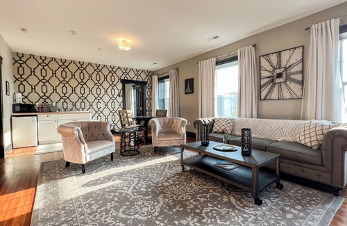 Hartington House | Wedding wing at the Historic Hotel Hartington downtown!