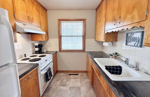 Lincoln Apartment | Wedgewood Wonder - Charming 2 bed 1 bath