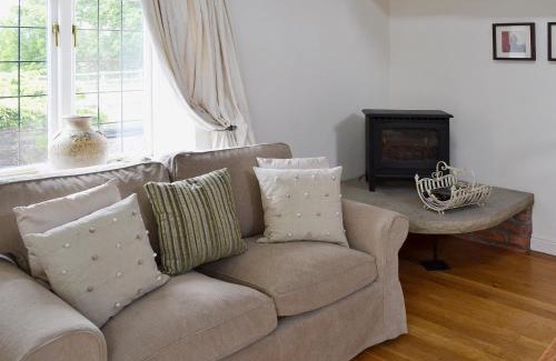 Knutsford House | Wee Bridge Farm Cottage