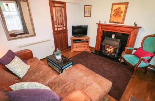 Brading House | Wee Cot