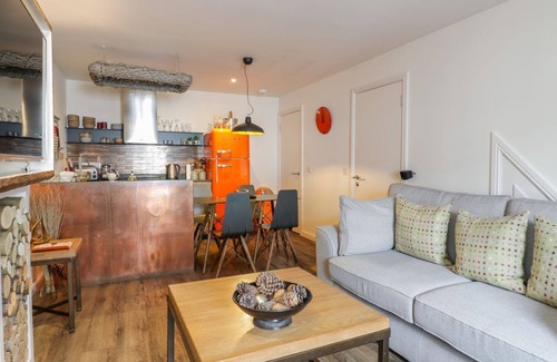 Moffat Cottage | WEE COTTAGE, pet friendly, character holiday cottage in Moffat