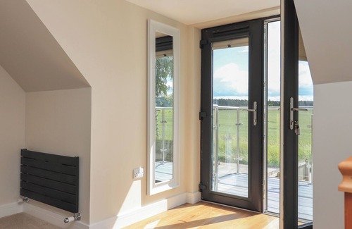 Inverness Cottage | WEE SMITHY, pet friendly, country holiday cottage in Munlochy