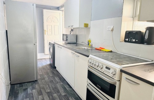 Stoke-on-Trent House | Weekend escape- 4 Bedroom House in Stoke-on-Trent