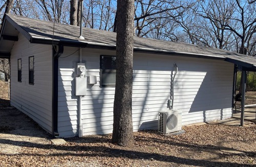 Pottsboro House | Weekend getaway blocks from Lake Texoma. Boat Launch 4 blocks -Pet Friendly