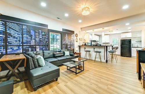 Cornelius Cottage | Weekend Getaway in Cornelius: Walk to Dining!
