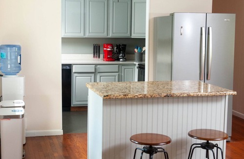 Alexandria House | Weekend getaway with Hot Tub, pet friendly. 30 mins from Columbus.