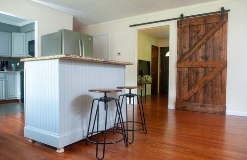 Alexandria House | Weekend getaway with Hot Tub, pet friendly. 30 mins from Columbus.