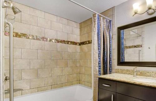 Las Vegas Apartment | Weekend in Vegas - One Bedroom Apartment Next to Sphere!