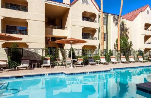 Las Vegas Apartment | Weekend in Vegas - One Bedroom Apartment Next to Sphere!
